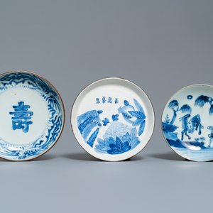 Vijf diverse Chinese blauw-witte 'Bleu de Hue' borden voor de Vietnamese markt, 19e eeuw — foto 4