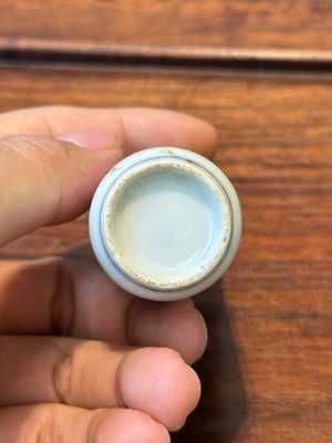 Vijf diverse Chinese blauw-witte snuifflessen, Yongzheng merk, 19/20e eeuw — foto 11