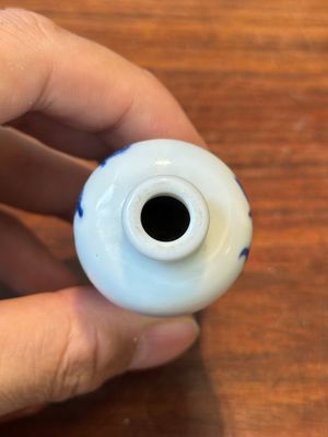Vijf diverse Chinese blauw-witte snuifflessen, Yongzheng merk, 19/20e eeuw — foto 28