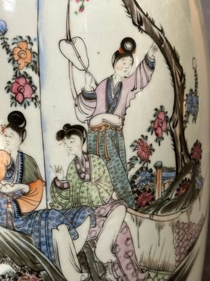 Vijf diverse Chinese famille rose vazen, 19/20e eeuw — foto 15