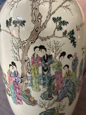 Vijf diverse Chinese famille rose vazen, 19/20e eeuw — foto 37