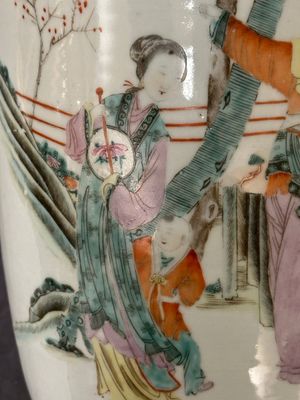 Vijf diverse Chinese famille rose vazen, 19/20e eeuw — foto 4