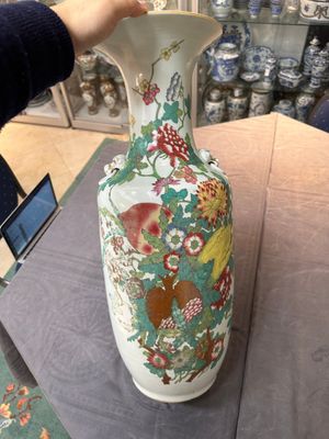 Vijf diverse Chinese famille rose vazen, 19/20e eeuw — foto 46