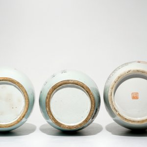 Vijf diverse Chinese famille rose vazen, 19/20e eeuw — foto 7
