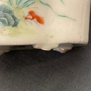 Vijf diverse Chinese jardinières en vier borden, 19/20e eeuw — foto 18