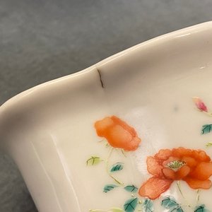 Vijf diverse Chinese jardinières en vier borden, 19/20e eeuw — foto 22