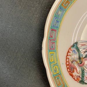 Vijf diverse Chinese jardinières en vier borden, 19/20e eeuw — foto 36