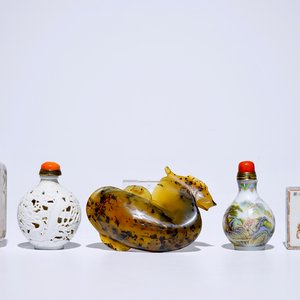 Vijf diverse Chinese snuifflesjes, 19/20e eeuw — foto 1