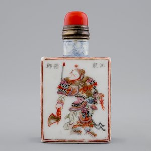 Vijf diverse Chinese snuifflesjes, 19/20e eeuw — foto 2