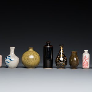 Vijf diverse Chinese snuifflessen en drie miniatuur vaasjes, 19/20e eeuw — foto 3