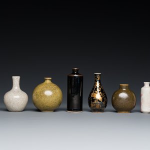 Vijf diverse Chinese snuifflessen en drie miniatuur vaasjes, 19/20e eeuw — foto 4