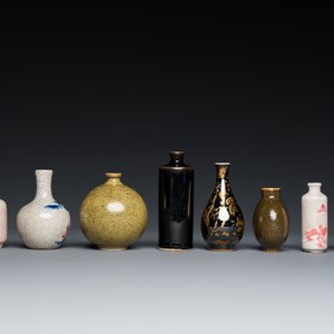 Vijf diverse Chinese snuifflessen en drie miniatuur vaasjes, 19/20e eeuw — foto 5