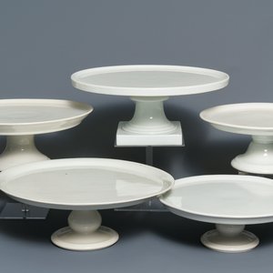 Vijf grote witte tazza in Frans porselein, 19e eeuw — foto 1