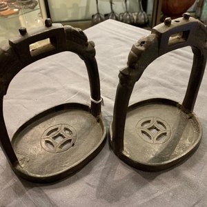 Vijf paar Chinese en Japanse bronzen stijgbeugels, 18/19e eeuw — foto 39