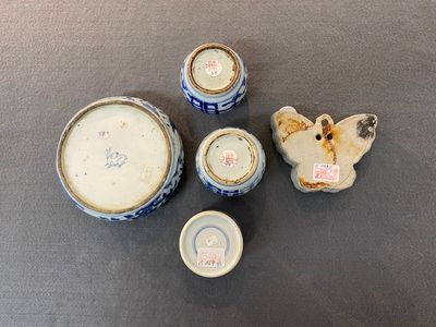 Vijf stukken Chinees blauw-wit porselein, Kangxi en later — foto 2