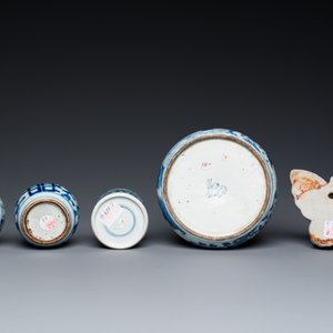 Vijf stukken Chinees blauw-wit porselein, Kangxi en later — foto 7