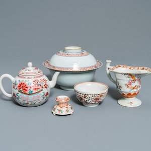 Vijf stukken Chinees famille rose en ijzerrood gedecoreerd porselein, Kangxi/Qianlong — foto 1