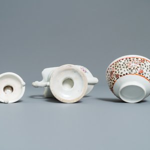Vijf stukken Chinees famille rose en ijzerrood gedecoreerd porselein, Kangxi/Qianlong — foto 7
