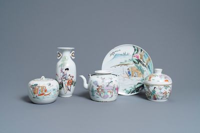 Vijf stukken Chinees famille rose porselein, 19/20e eeuw