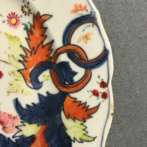 Vijf stukken Chinees famille rose porselein met 'pseudo tabaksbladeren' decor, Qianlong — foto 20