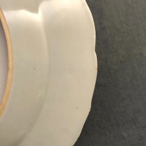 Vijf stukken Chinees famille rose porselein met 'pseudo tabaksbladeren' decor, Qianlong — foto 24