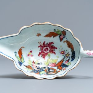 Vijf stukken Chinees famille rose porselein met 'pseudo tabaksbladeren' decor, Qianlong — foto 6