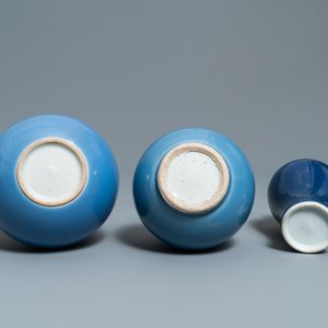 Vijf stukken Chinees monochroom blauw porselein, 19/20e eeuw — foto 15
