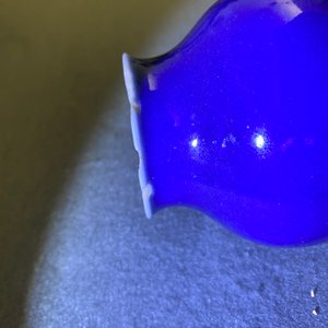 Vijf stukken Chinees monochroom blauw porselein, 19/20e eeuw — foto 19