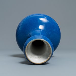 Vijf stukken Chinees monochroom blauw porselein, 19/20e eeuw — foto 8