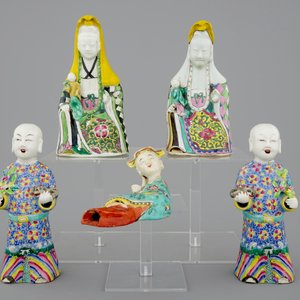 Vijf zeldzame Chinese famille rose figuren, 18/19e eeuw — foto 2