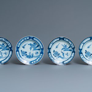 Vijftien Chinese blauw-witte borden en drie schotels met 'koekoek in het huisje' decor, Qianlong — foto 7