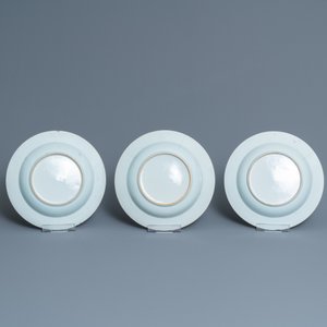 Vijftien Chinese blauw-witte borden en drie schotels met 'koekoek in het huisje' decor, Qianlong — foto 10