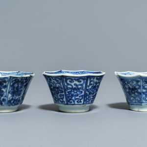 Vijftien Chinese blauwwitte koppen en 19 schotels, Kangxi — foto 4