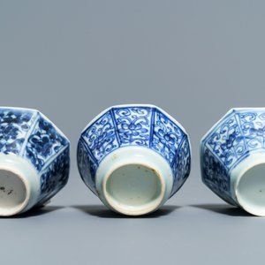 Vijftien Chinese blauwwitte koppen en 19 schotels, Kangxi — foto 6