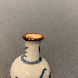 Vijftien Chinese overwegend blauw-witte miniatuur vaasjes, Kangxi — foto 24
