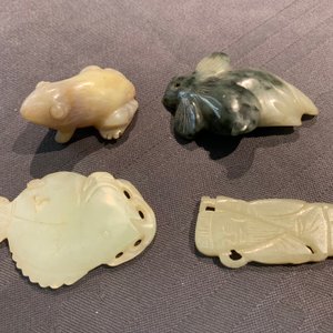 Vijftien diverse Chinese jade en hardstenen snijwerken, 19/20e eeuw — foto 11