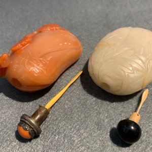 Vijftien diverse Chinese snuifflessen in jade, agaat, malachiet en andere hardsteen, 18/20e eeuw — foto 22