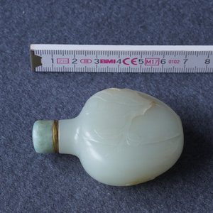 Vijftien diverse Chinese snuifflessen in jade, agaat, malachiet en andere hardsteen, 18/20e eeuw — foto 4