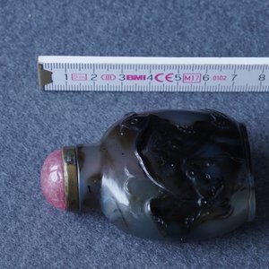 Vijftien diverse Chinese snuifflessen in jade, agaat, malachiet en andere hardsteen, 18/20e eeuw — foto 7
