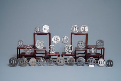 Vingt-cinq tsuba en bronze et métal, Japon, Meiji, 19ème
