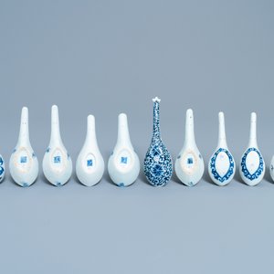 Vingt cuillères en porcelaine de Chine en bleu et blanc, 19/20ème — photo 3