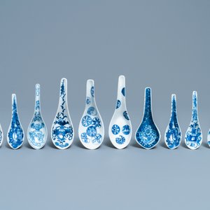 Vingt cuillères en porcelaine de Chine en bleu et blanc, 19/20ème — photo 8