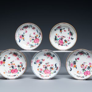 Vingt-deux tasses et dix-neuf soucoupes en porcelaine de Chine famille rose et en bleu et blanc, Kangxi et après — photo 6