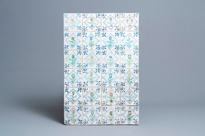 Vingt-quatre carreaux en faïence de Delft polychrome à décor de fleurs, 17ème