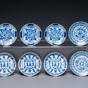 Vingt soucoupes et dix-neuf tasses en porcelaine de Chine en bleu et blanc, Kangxi et après — photo 4