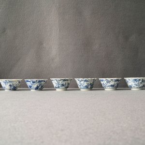 Vingt tasses et vingt-quatre soucoupes en porcelaine de Chine en bleu et blanc, Kangxi — photo 13