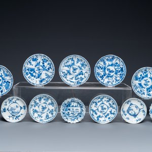 Vingt-trois soucoupes et dix-sept tasses en porcelaine de Chine en bleu et blanc, Kangxi — photo 2