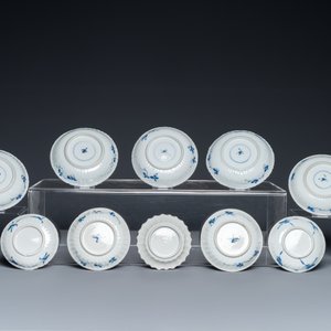 Vingt-trois soucoupes et dix-sept tasses en porcelaine de Chine en bleu et blanc, Kangxi — photo 3