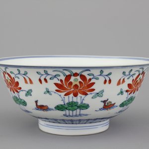 Wucai kom in Chinees porselein, gemerkt Qianlong en mogelijk uit die periode — foto 1