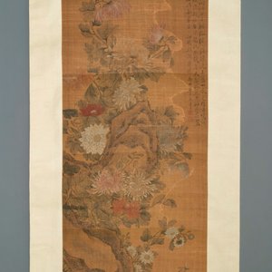 Yun Shou Ping (China, 1633-1690): Flowers on a rock, ink and color on silk, mounted — 照片 2